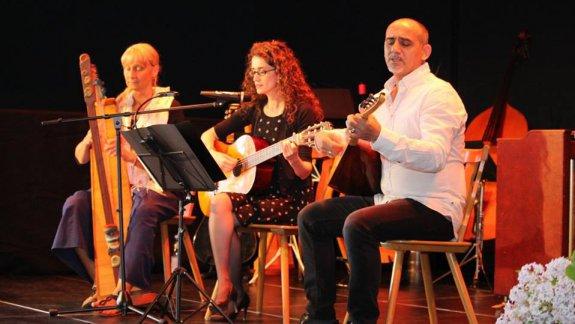 Kurt Mehmet Dinler ve Grubu müziğiyle yüreklere seslendi.